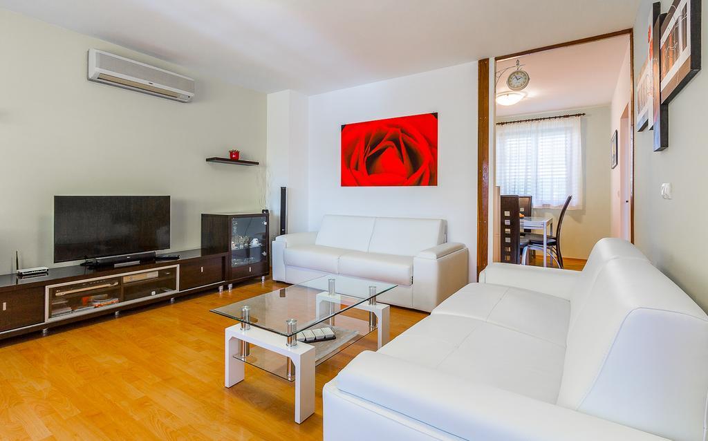 Holiday Home Villa พูลา ห้อง รูปภาพ