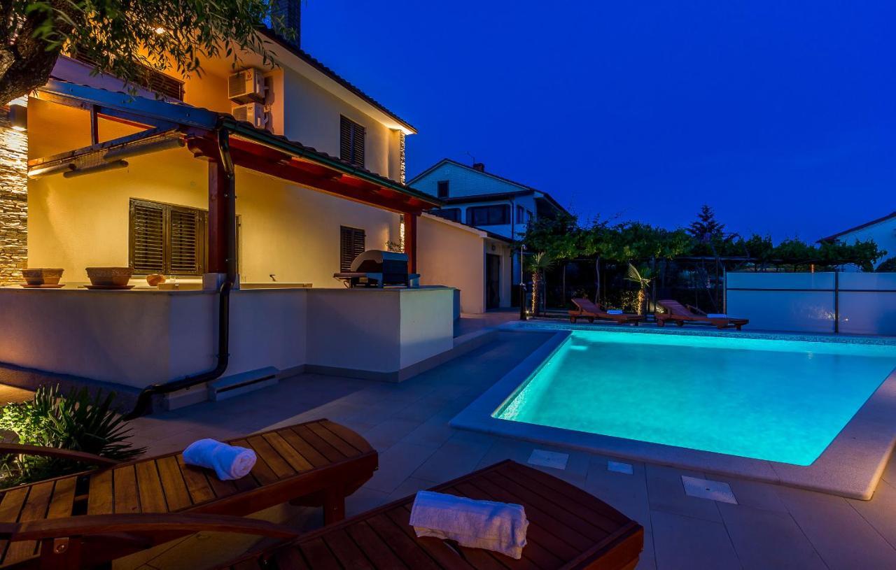 Holiday Home Villa พูลา ห้อง รูปภาพ