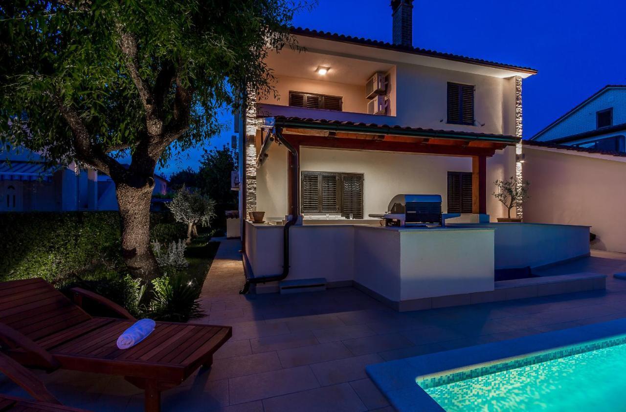 Holiday Home Villa พูลา ห้อง รูปภาพ