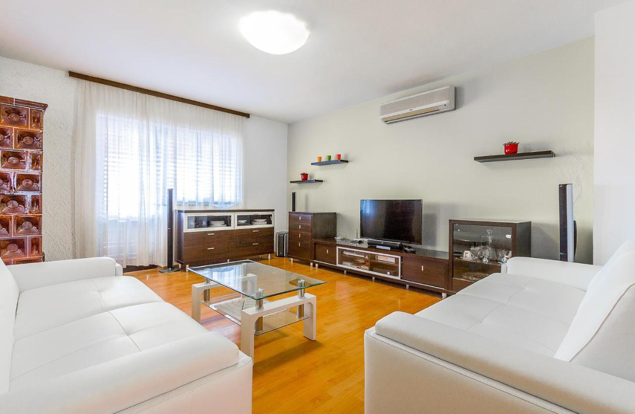 Holiday Home Villa พูลา ห้อง รูปภาพ